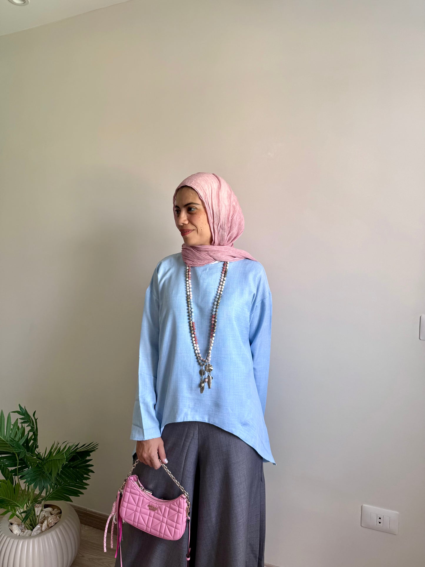 بلوزة اوفر سايز بقصات جانبيه