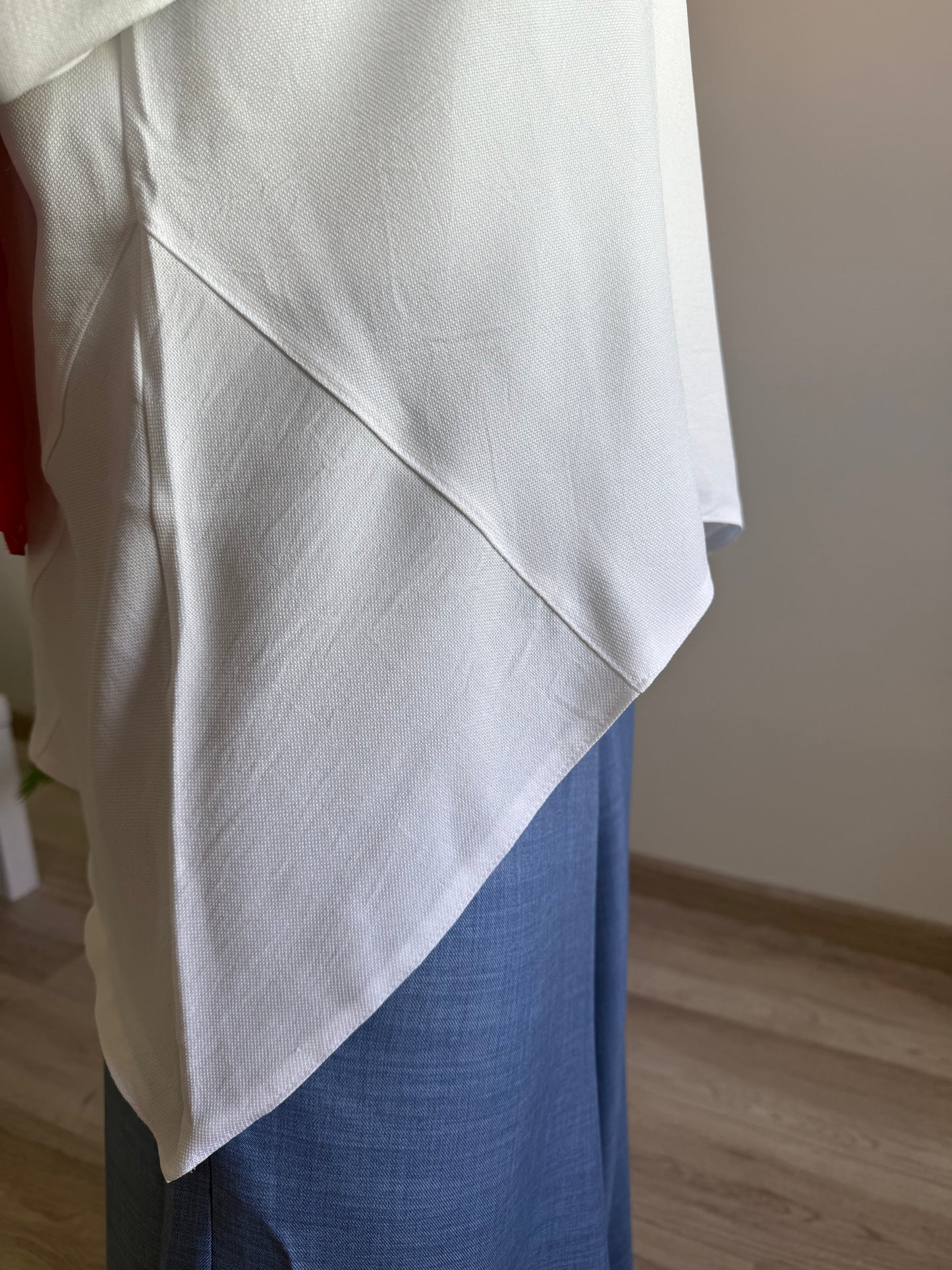 بلوزة اوفر سايز بقصات جانبيه