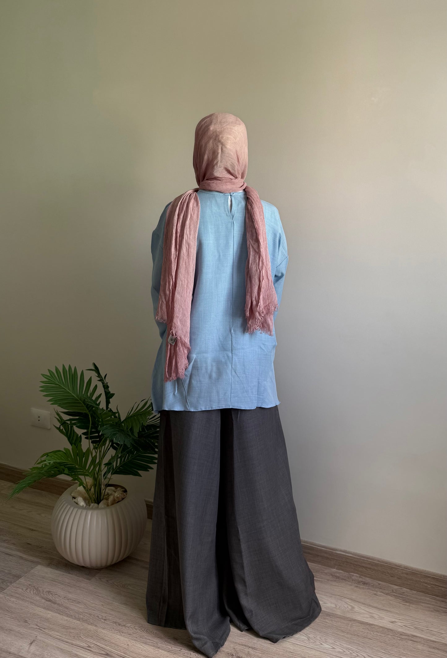 بلوزة اوفر سايز بقصات جانبيه