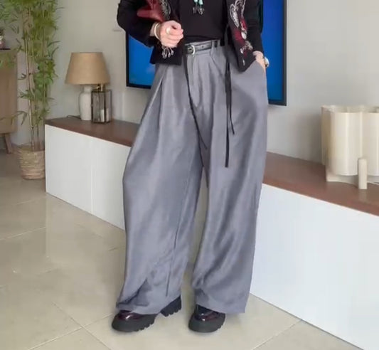 Pleated pants بنطلون بكسره