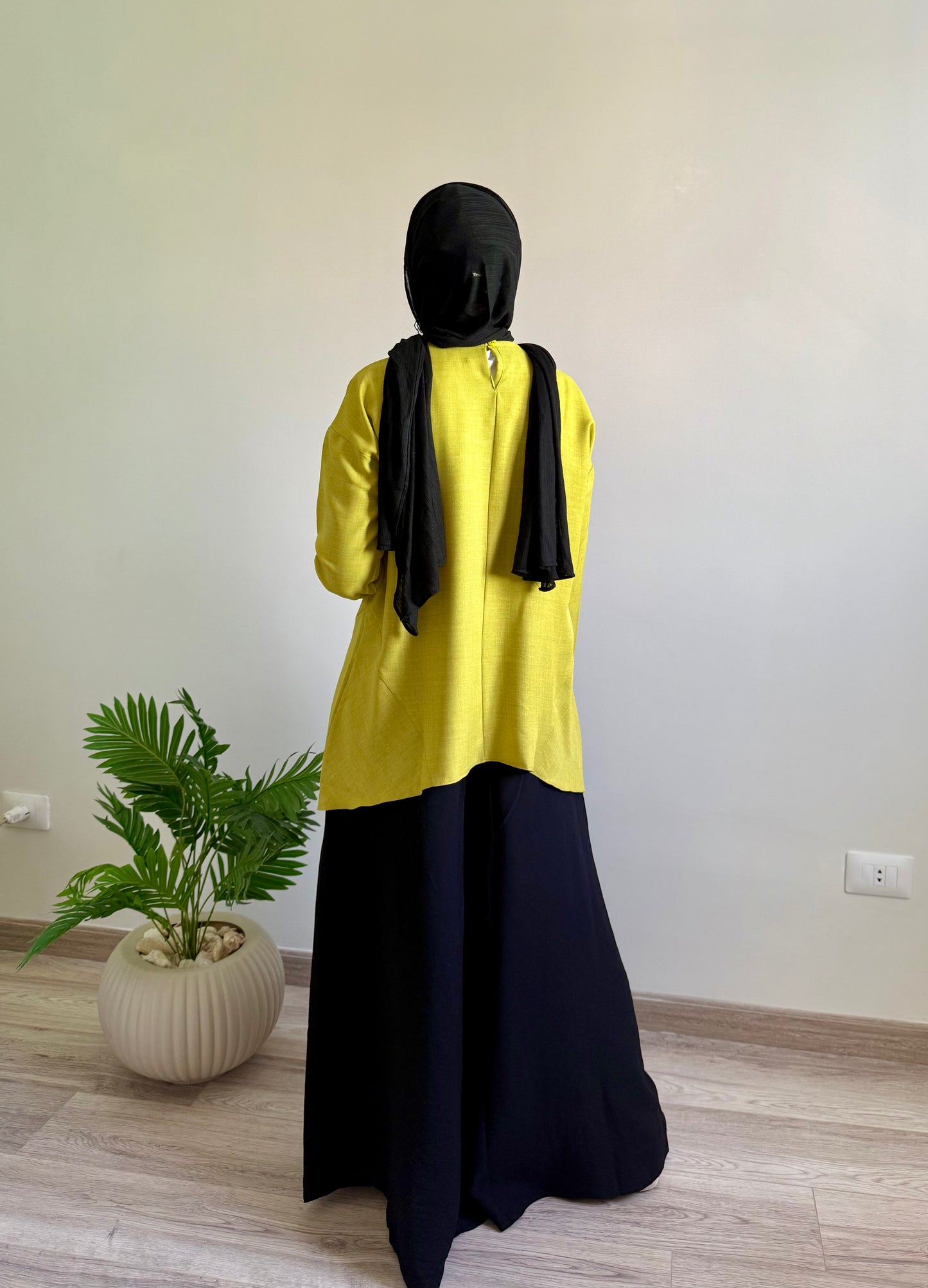 بلوزة اوفر سايز بقصات جانبيه