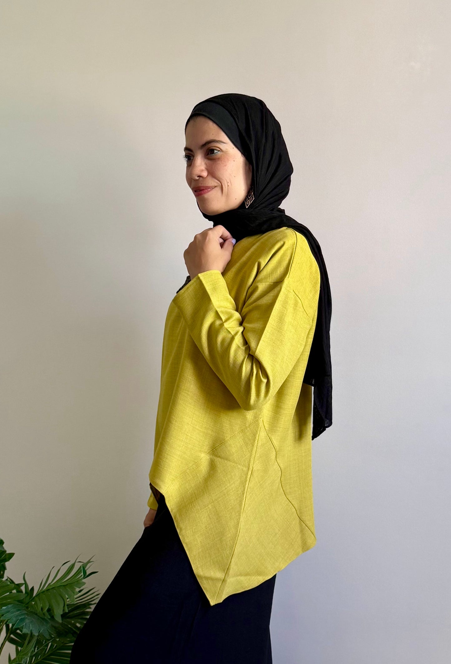 بلوزة اوفر سايز بقصات جانبيه