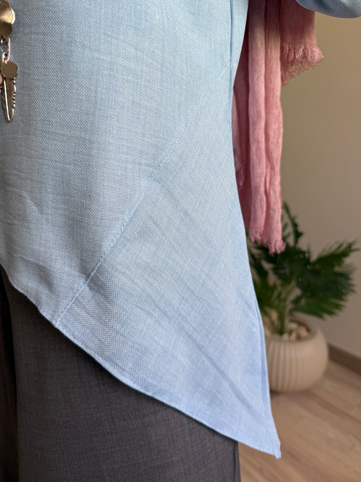 بلوزة اوفر سايز بقصات جانبيه