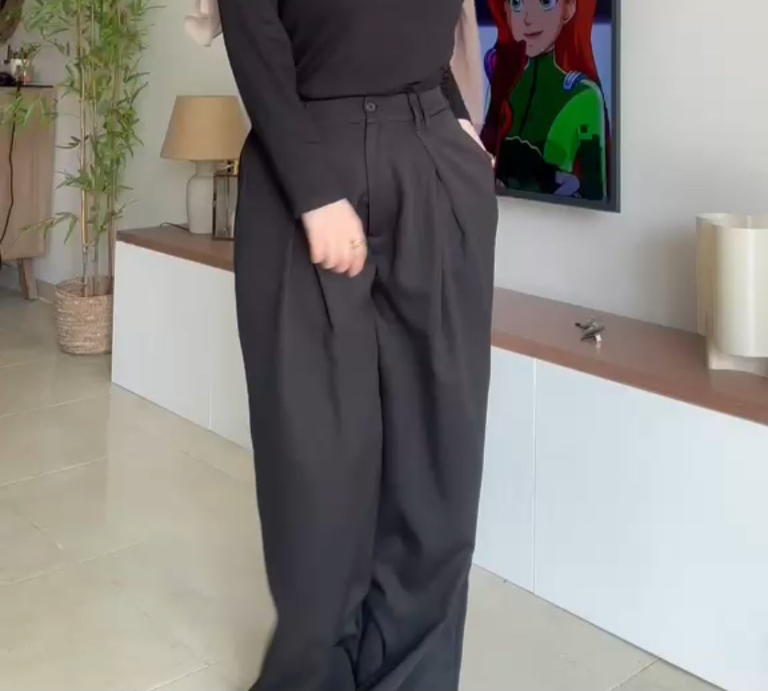 Pleated pants بنطلون بكسره
